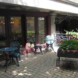 Bonsecours Inn Montreal